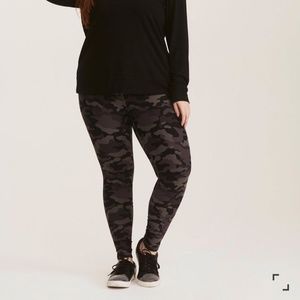Torrid Active Black & Grey Camo Full Length Leggings 4 4XL Camouflage